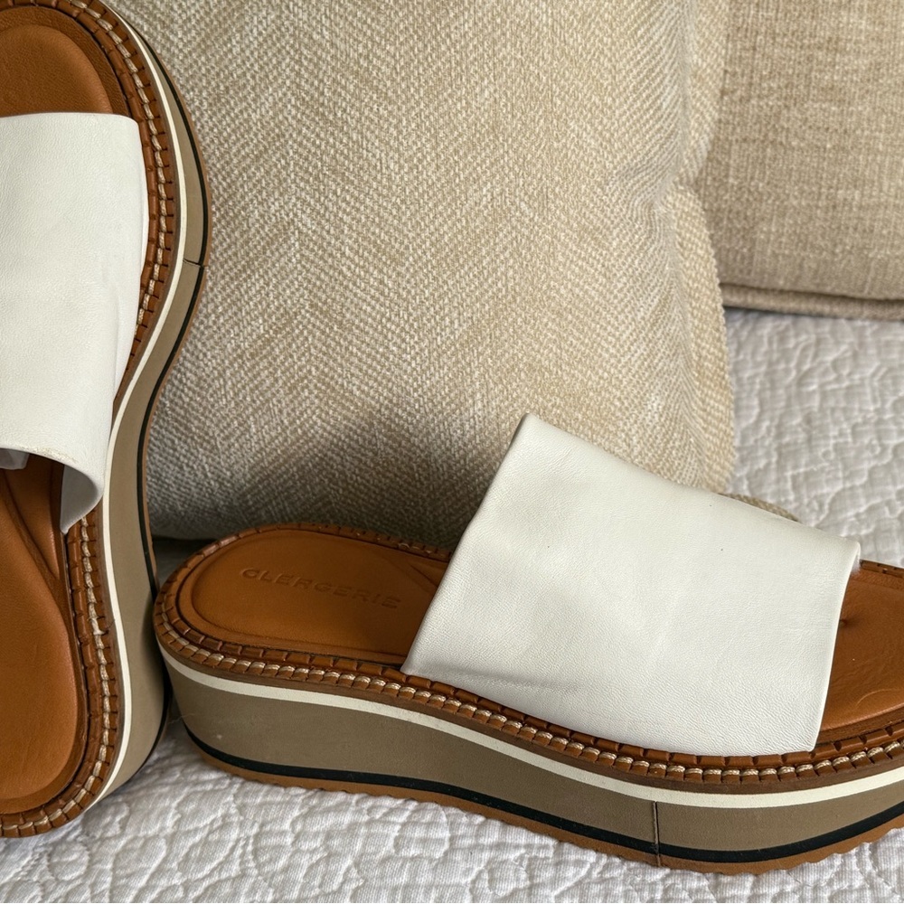 Robert Clergerie Cream Slide Sandals size 38 1/2 new with out the box - Picture 3 of 6